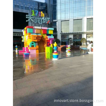 shopping plaza sculpture